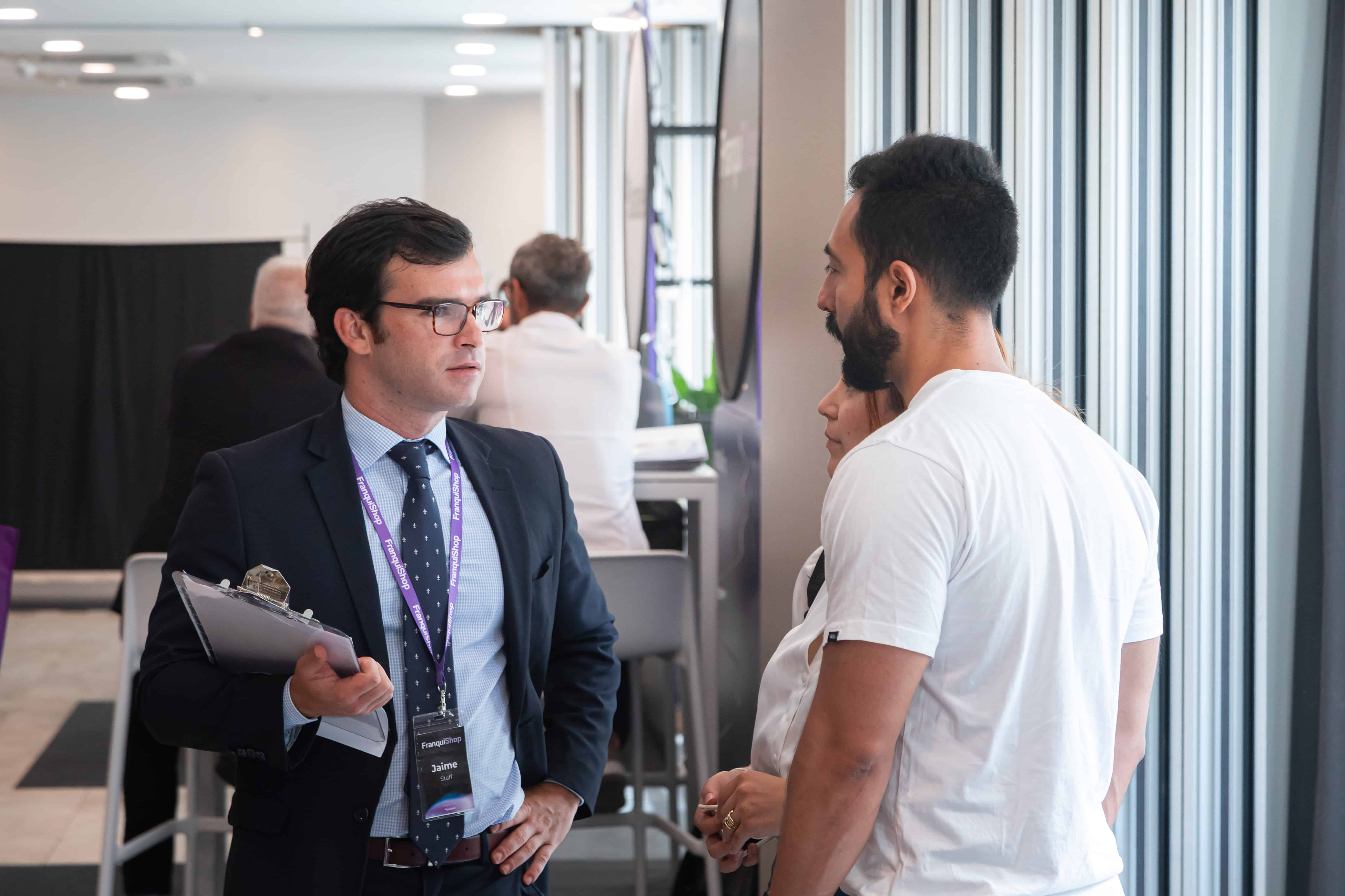 Cómo adquirir una franquicia y abrir tu propio negocio paso a paso (Guía 2026)