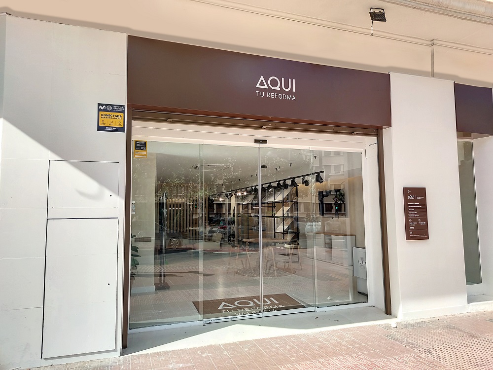 La franquicia Aquí tu Reforma firma un acuerdo con Carmila para expandir su presencia en sus centros comerciales