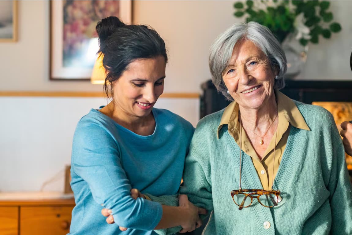 A mayor longevidad, mayor dependencia: crece la demanda de especialistas en el cuidado de las personas mayores