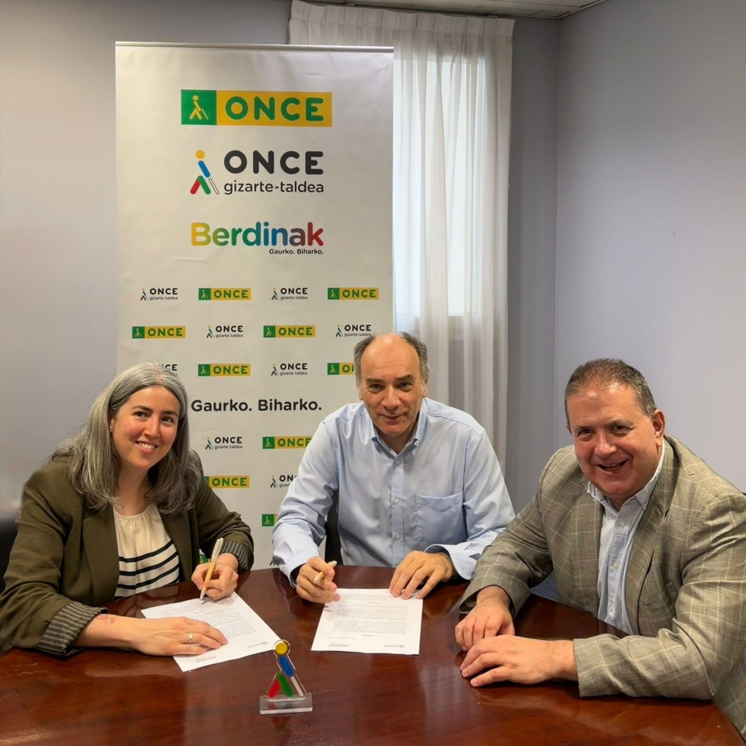 ONCE Euskadi y EROSKI renuevan su colaboración para favorecer la inclusión social de las personas con discapacidad visual