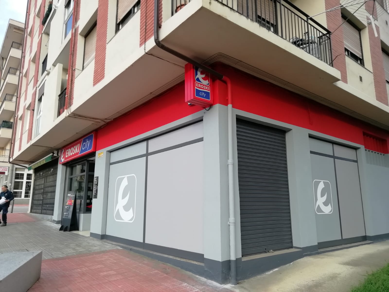 EROSKI INAUGURA UN NUEVO SUPERMERCADO FRANQUICIADO EN AMURRIO