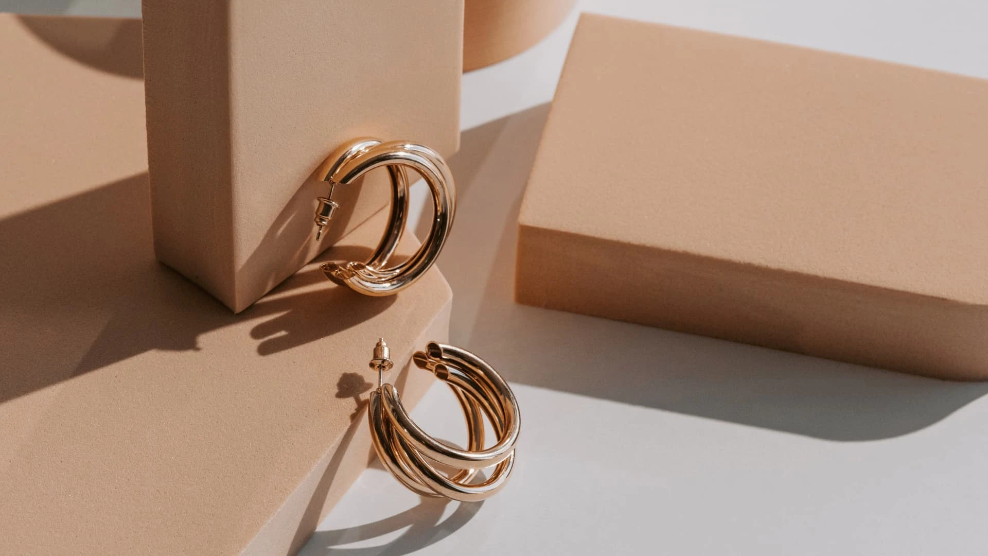 Bisutería, Gafas de sol y Complementos